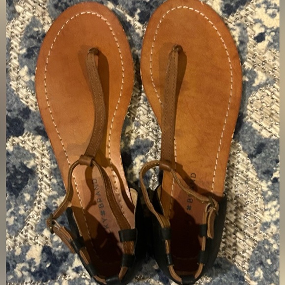 Lucky Brand Size 7.5 Brown Black T-Strap Thong Sandals NWOT. NO BOX. - Picture 4 of 9